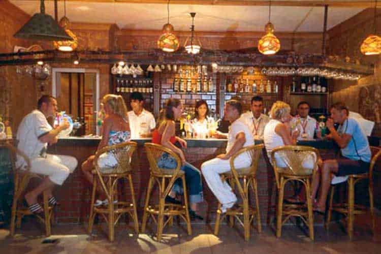 Big Blue Suite Hotel